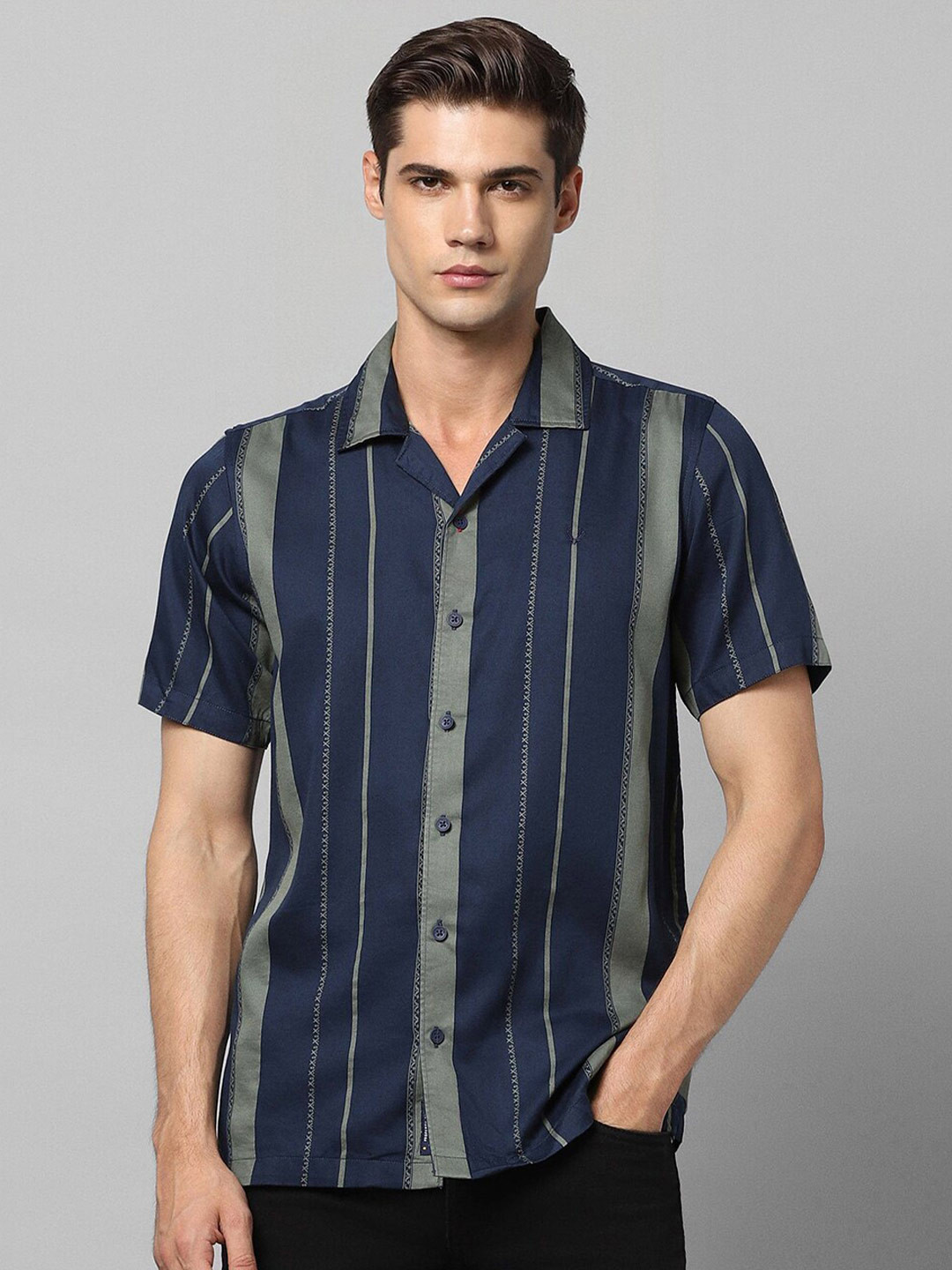 Allen Solly Striped Regular Fit Opaque Cotton Casual Shirt, Navy blue
Allen Solly Striped Regular Fit Opaque Cotton Casual Shirt, Navy blue