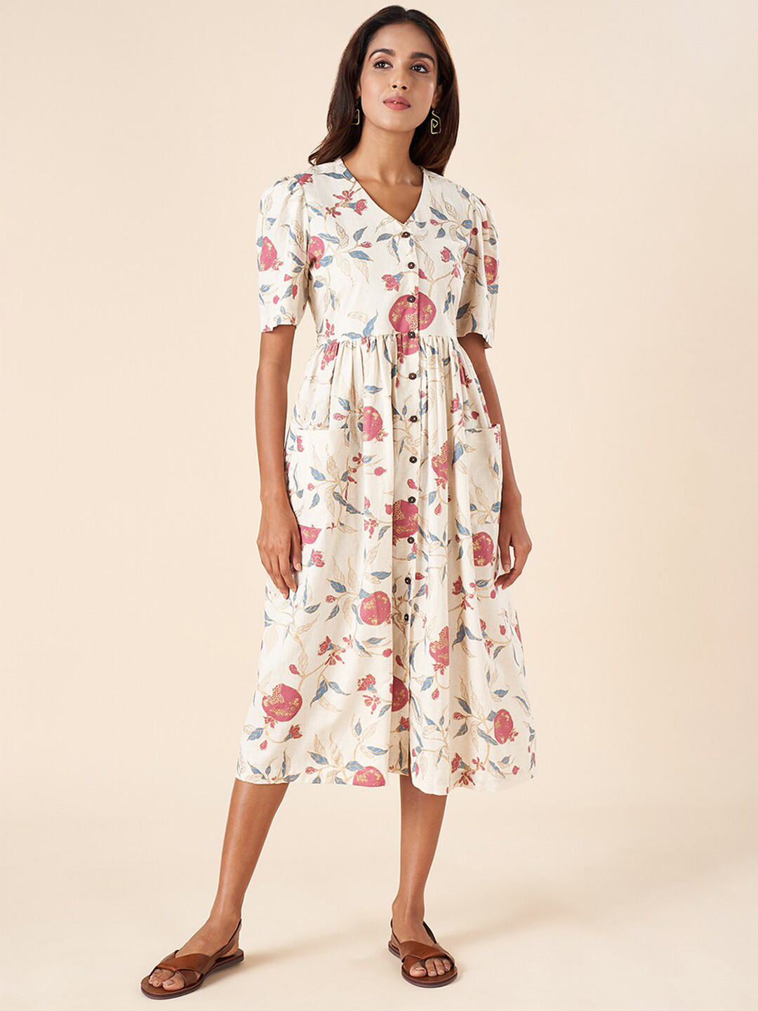 AKKRITI BY PANTALOONS Floral Printed V-Neck Puff Sleeves Cotton Shirt style Dress, Off white
AKKRITI BY PANTALOONS Floral Printed V-Neck Puff Sleeves Cotton Shirt style Dress, Off white