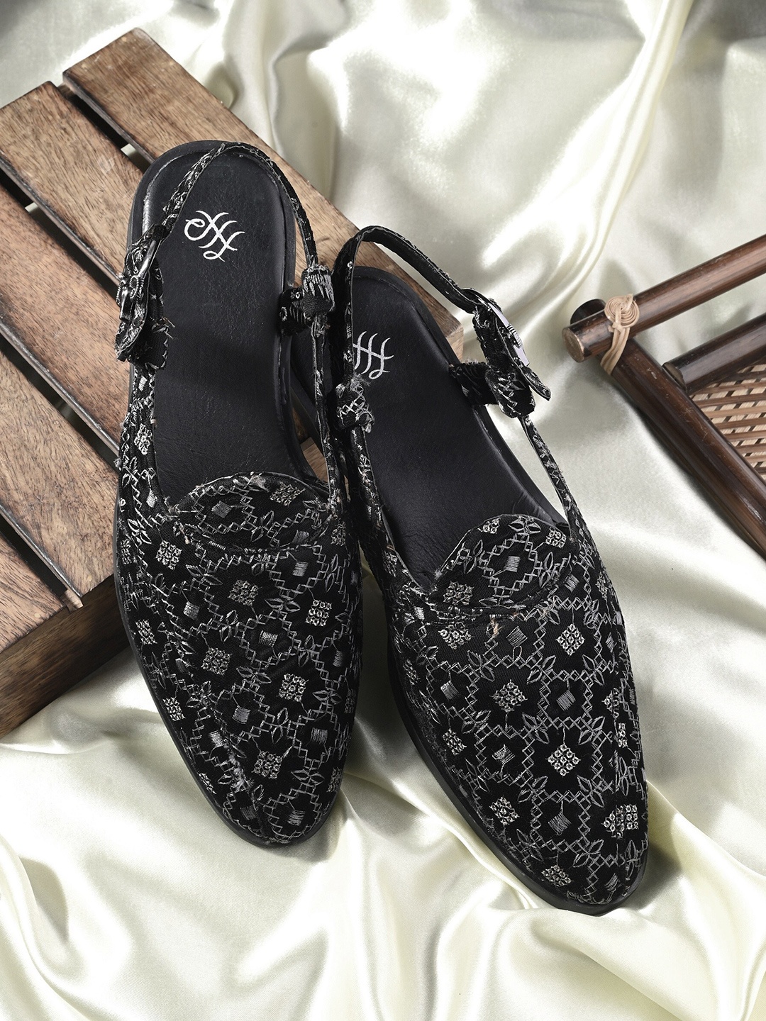 House of Pataudi Men Ethnic Embroidered Shoe-Style Sandals With Buckle Closure, Black
House of Pataudi Men Ethnic Embroidered Shoe-Style Sandals With Buckle Closure, Black