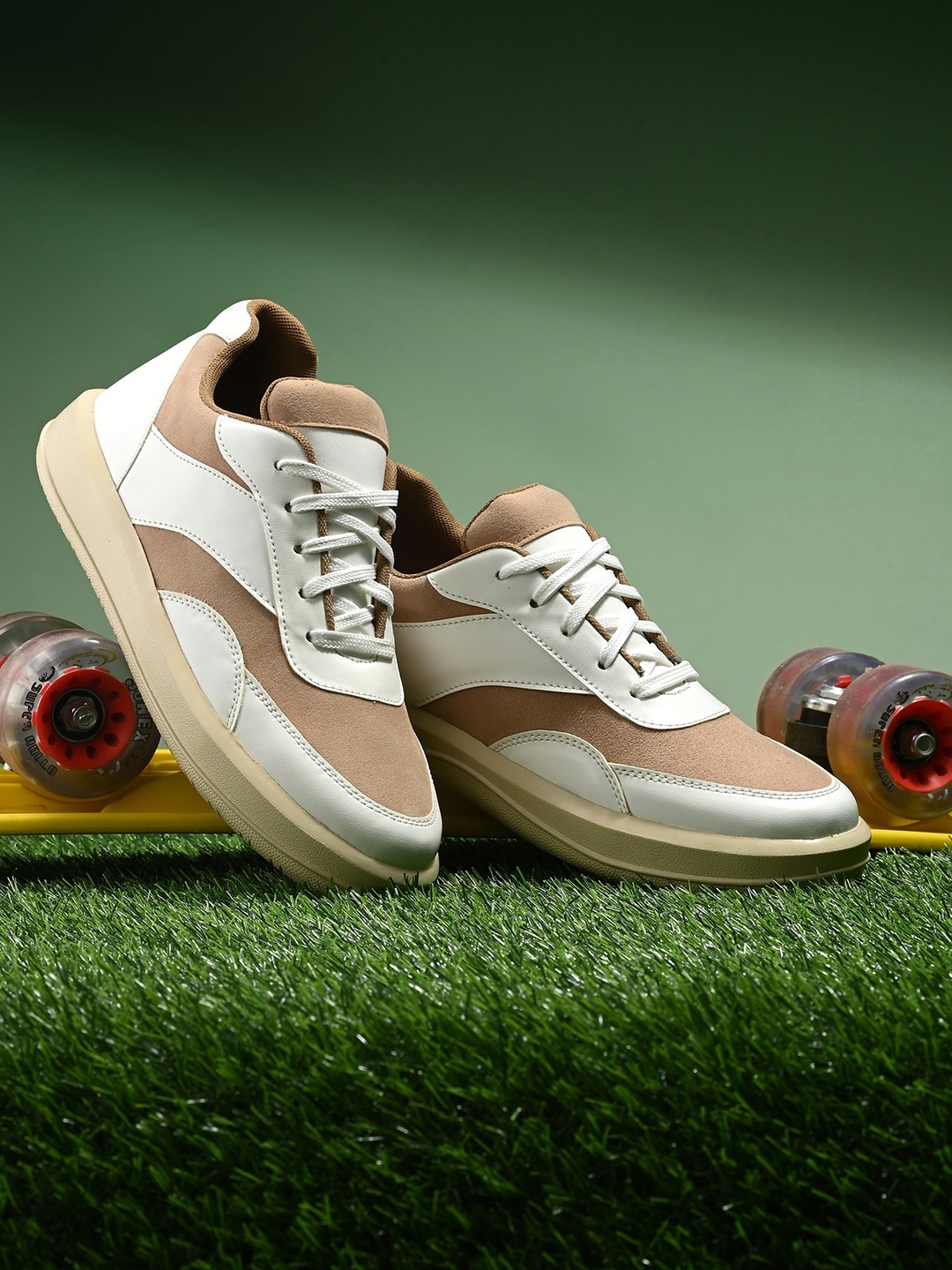 The Roadster Lifestyle Co. Men White & Camel Brown Colourblocked Comfort Insole Sneakers
The Roadster Lifestyle Co. Men White & Camel Brown Colourblocked Comfort Insole Sneakers