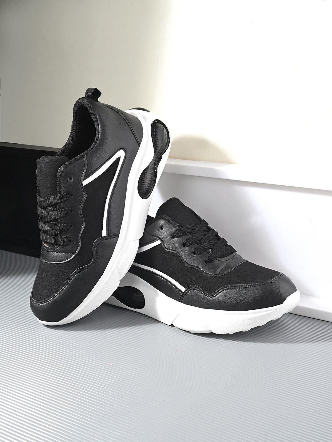 The Roadster Lifestyle Co. Women Black & White Textured Comfort Insole Sneakers
The Roadster Lifestyle Co. Women Black & White Textured Comfort Insole Sneakers
