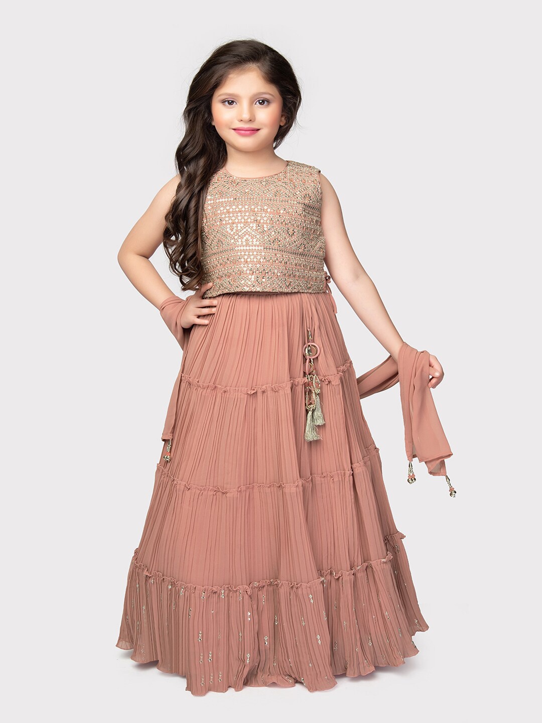 BETTY Girls Embellished Sequinned Ready to Wear Lehenga Choli With Dupatta & Latkan, Peach
BETTY Girls Embellished Sequinned Ready to Wear Lehenga Choli With Dupatta & Latkan, Peach