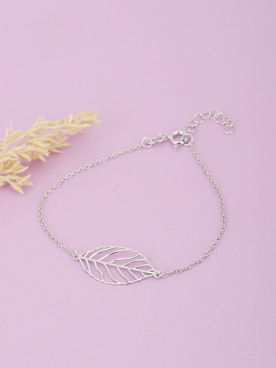 Carlton London 925 Sterling Silver Rhodium Plated with Leaf Adjustable Charm Bracelet
Carlton London 925 Sterling Silver Rhodium Plated with Leaf Adjustable Charm Bracelet