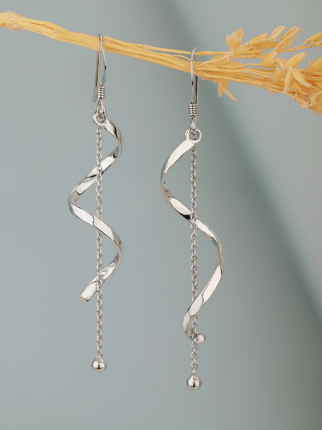 Carlton London Rhodium-Plated Contemporary 925 Sterling Silver Drop Earrings
Carlton London Rhodium-Plated Contemporary 925 Sterling Silver Drop Earrings