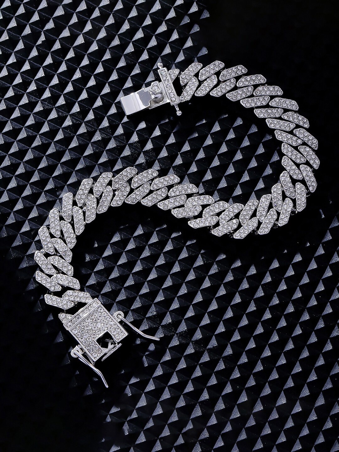 Designs & You Men Silver-Toned & White American Diamond Silver-Plated Wraparound Bracelet
Designs & You Men Silver-Toned & White American Diamond Silver-Plated Wraparound Bracelet