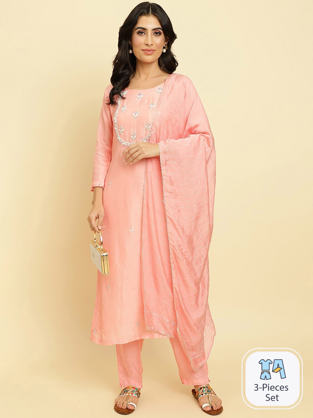 Varanga Ethnic Motifs Embroidered Regular Beads and Stones Kurta with Trousers & Dupatta, Pink
Varanga Ethnic Motifs Embroidered Regular Beads and Stones Kurta with Trousers & Dupatta, Pink