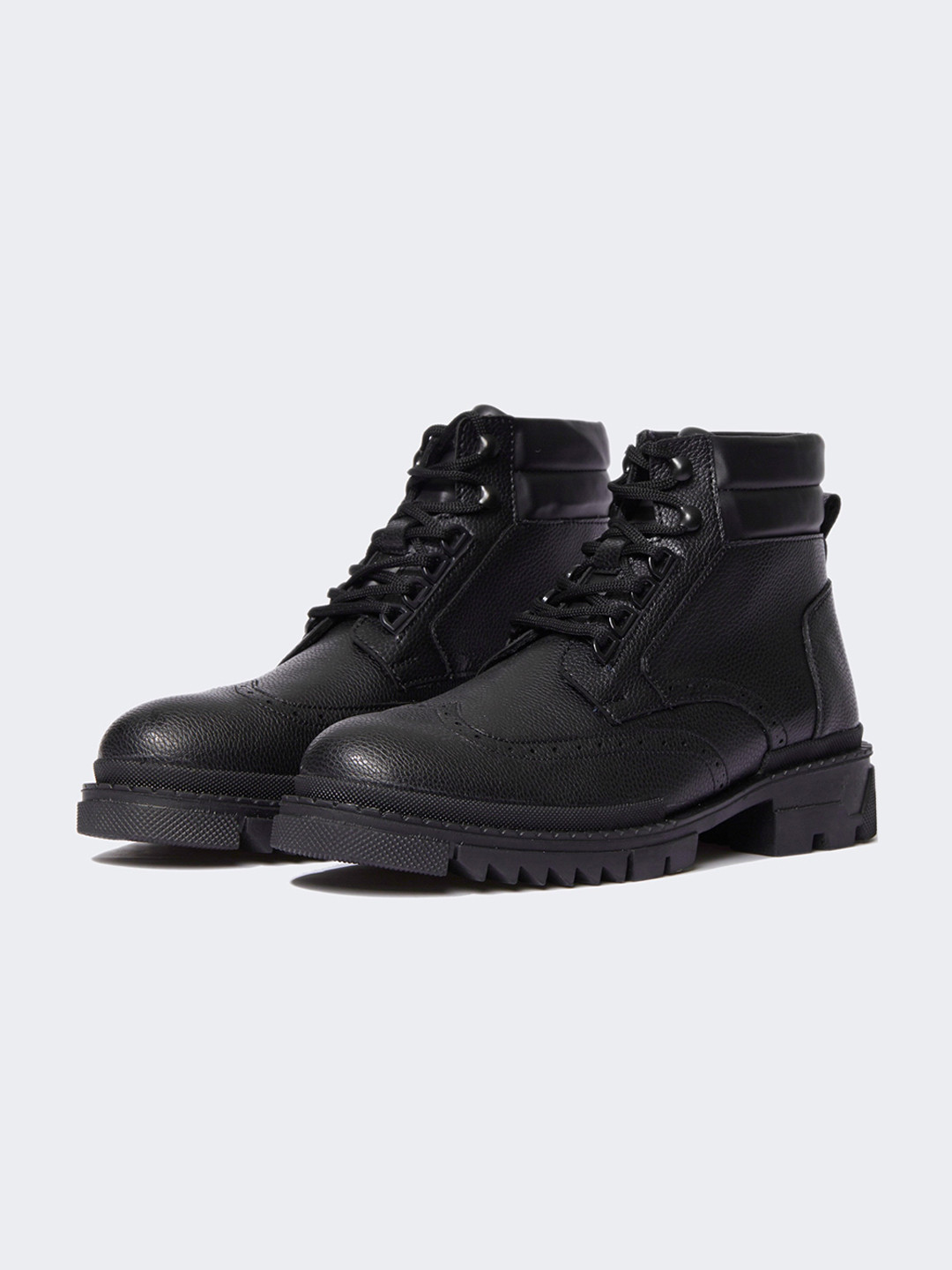DeFacto Men Mid Top Regular Boots, Black
DeFacto Men Mid Top Regular Boots, Black