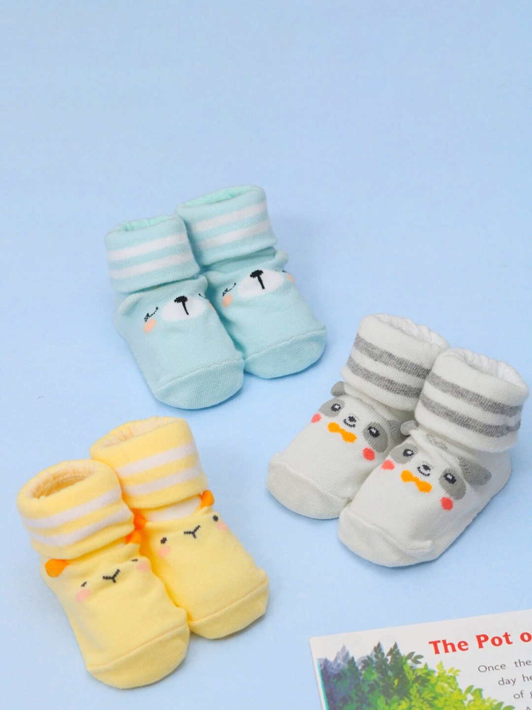Yellow Bee Infant Boys Pack Of 3 Animal Printed Cotton Above Ankle-Length Cotton Socks, Cream
Yellow Bee Infant Boys Pack Of 3 Animal Printed Cotton Above Ankle-Length Cotton Socks, Cream