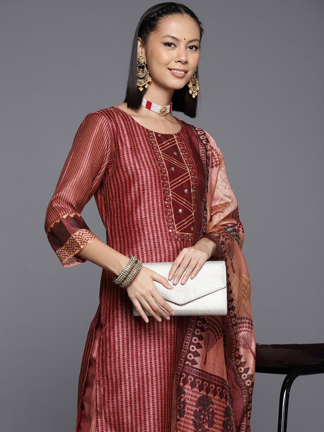 Varanga Women Printed Regular Sequinned Chanderi Silk Kurta with Trousers & With Dupatta, Maroon
Varanga Women Printed Regular Sequinned Chanderi Silk Kurta with Trousers & With Dupatta, Maroon
