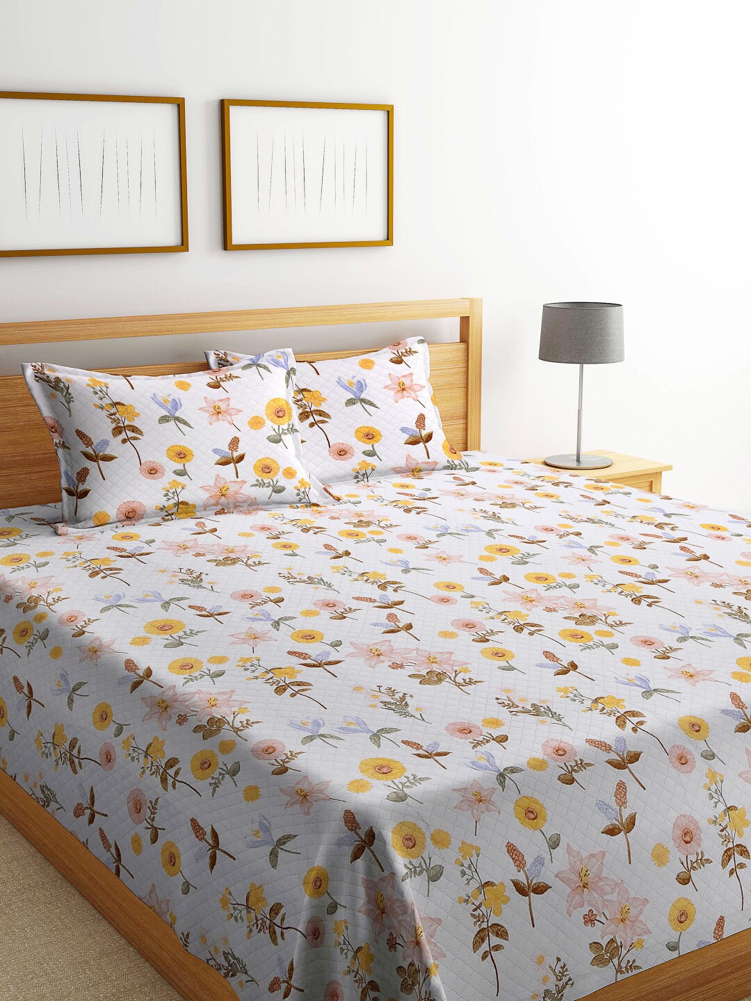 Fabinaliv White & Yellow Floral Print Quilted Reversible King Bed Cover & 2 Pillow Covers
Fabinaliv White & Yellow Floral Print Quilted Reversible King Bed Cover & 2 Pillow Covers