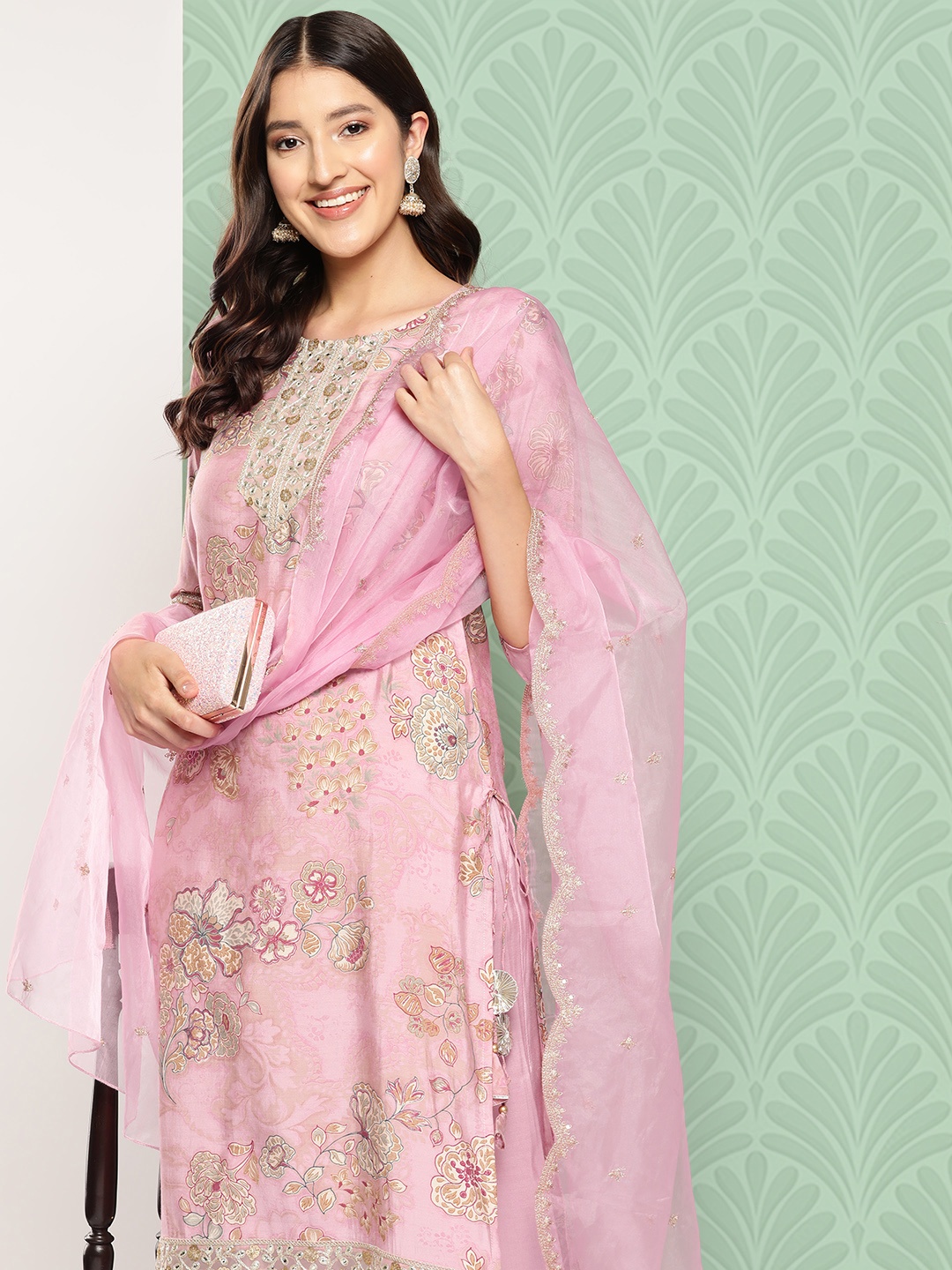 Yufta Women Floral Printed Regular Pure Silk Kurta with Trousers & With Dupatta, Pink
Yufta Women Floral Printed Regular Pure Silk Kurta with Trousers & With Dupatta, Pink