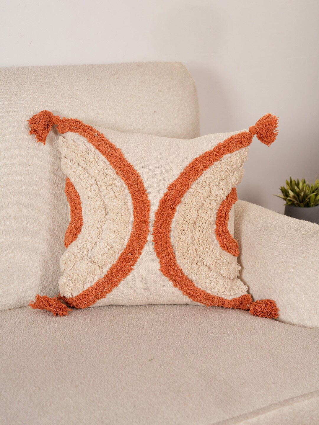 Art Avenue Dios Cream-Coloured & Orange Self Design Cotton Square Cushion Cover
Art Avenue Dios Cream-Coloured & Orange Self Design Cotton Square Cushion Cover