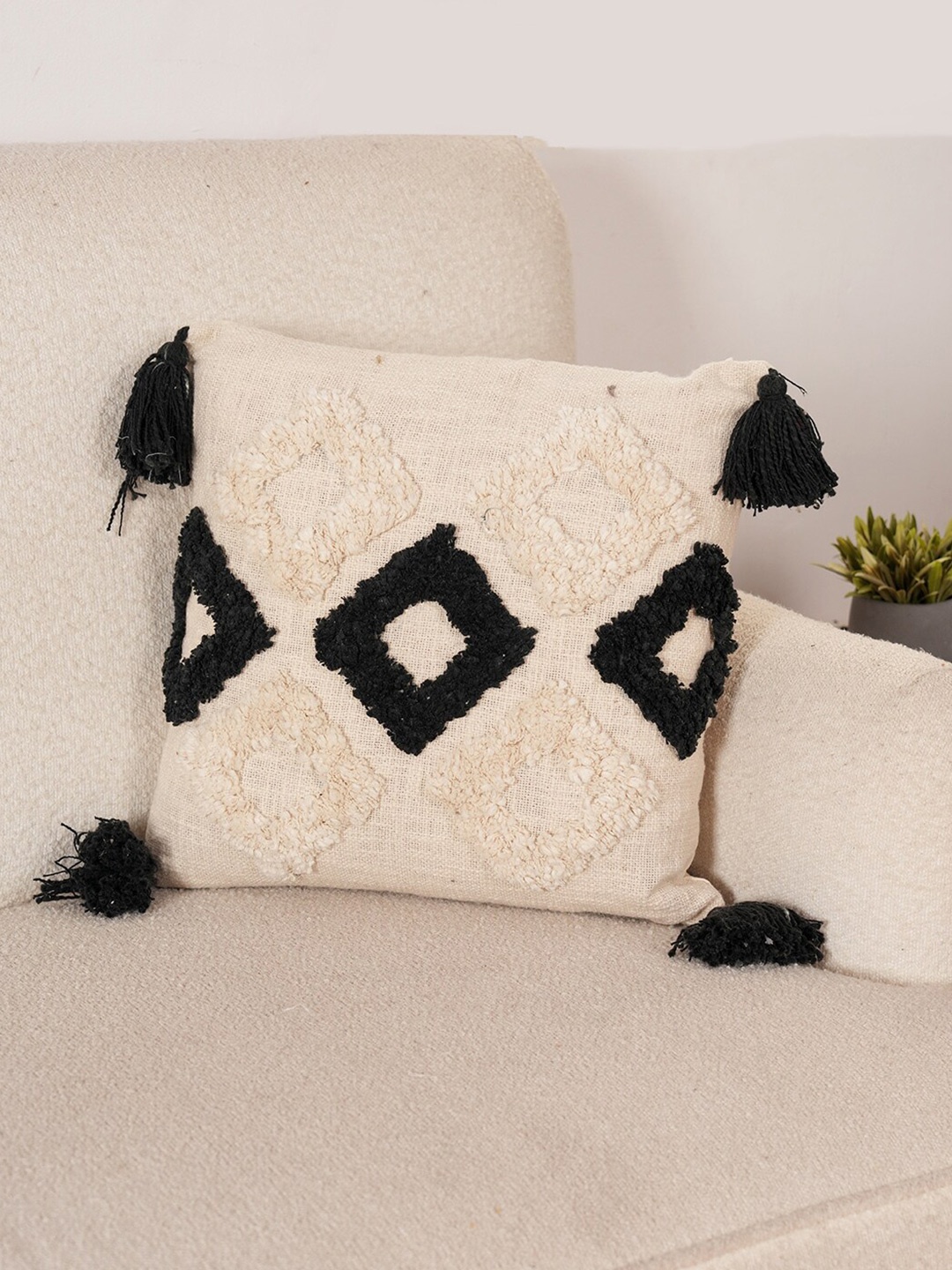 Art Avenue Carnibelle Cream-Coloured & Black Self Design Cotton Square Cushion Cover
Art Avenue Carnibelle Cream-Coloured & Black Self Design Cotton Square Cushion Cover