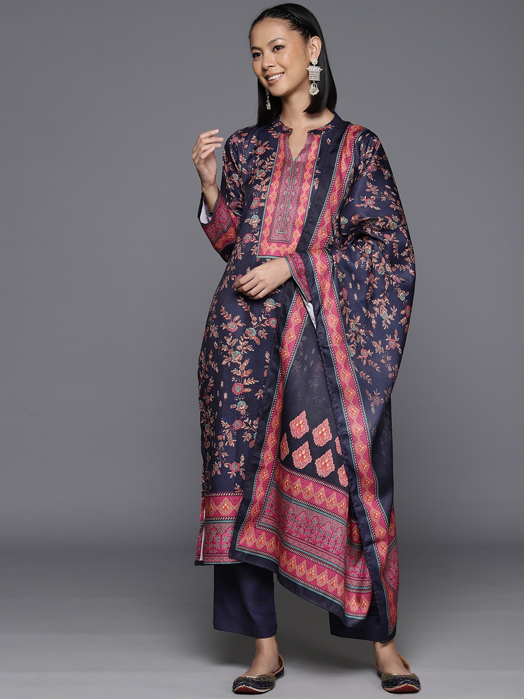 Varanga Mandarin Collar Floral Printed Woolen Straight Kurta with Trousers & Dupatta., Navy blue
Varanga Mandarin Collar Floral Printed Woolen Straight Kurta with Trousers & Dupatta., Navy blue
