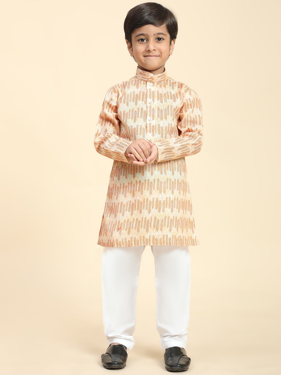 Pro-Ethic STYLE DEVELOPER Boys Ethnic Motifs Printed Mandarin Collar Kurta & Pyjamas, Beige
Pro-Ethic STYLE DEVELOPER Boys Ethnic Motifs Printed Mandarin Collar Kurta & Pyjamas, Beige