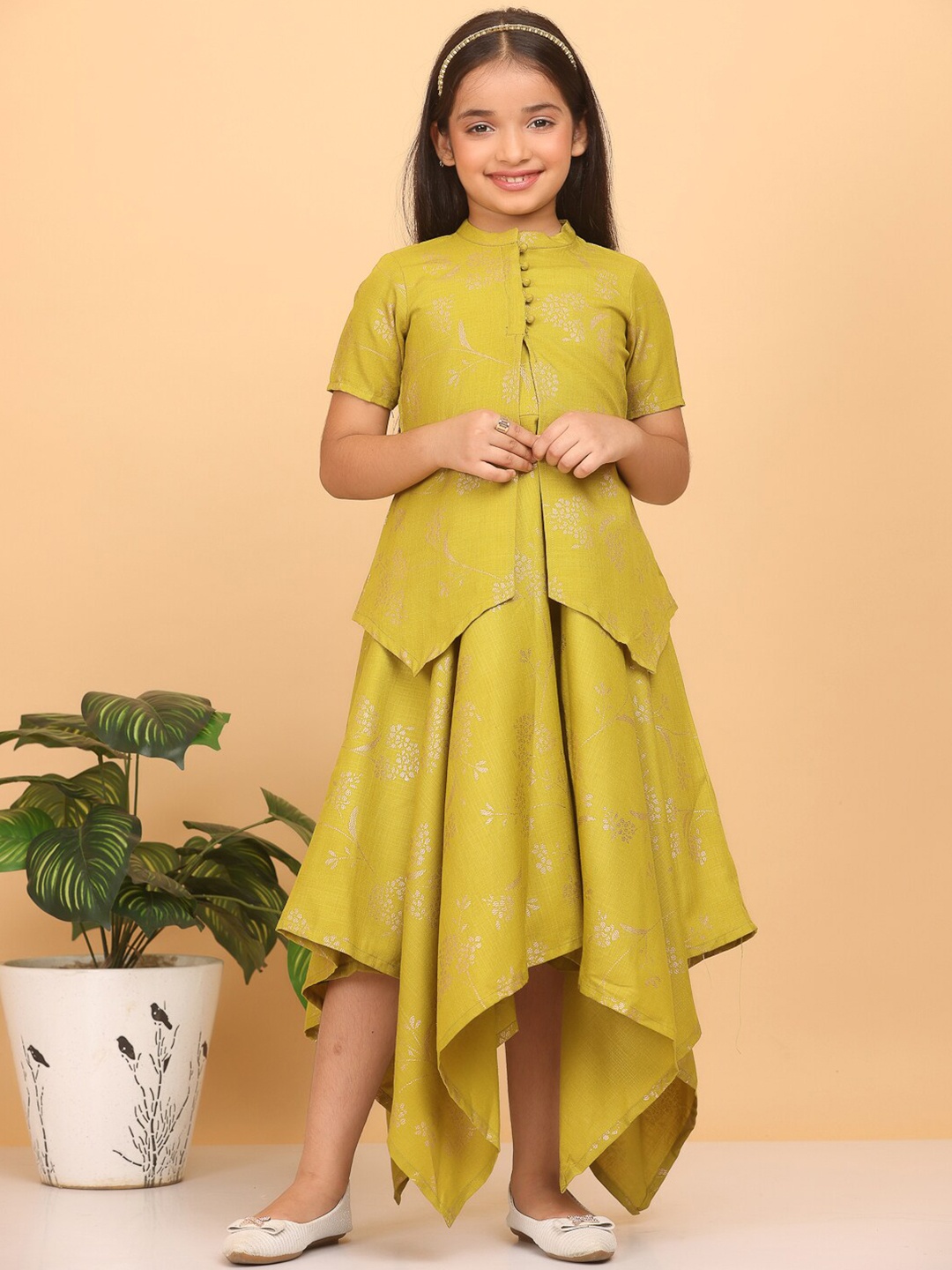 Ethnovog Floral Foil Printed Asymmetric Fit & Flare Maxi Ethnic Dress With Jacket, Green
Ethnovog Floral Foil Printed Asymmetric Fit & Flare Maxi Ethnic Dress With Jacket, Green