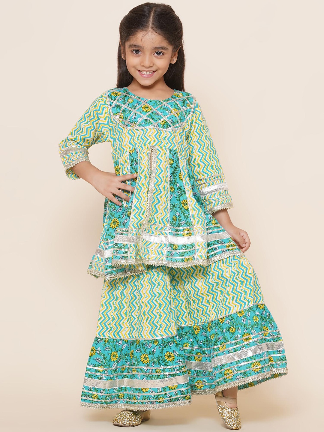 Aj DEZInES Girls Ethnic Printed Empire Gotta Patti Pure Cotton Anarkali Kurta With Sharara, Green
Aj DEZInES Girls Ethnic Printed Empire Gotta Patti Pure Cotton Anarkali Kurta With Sharara, Green