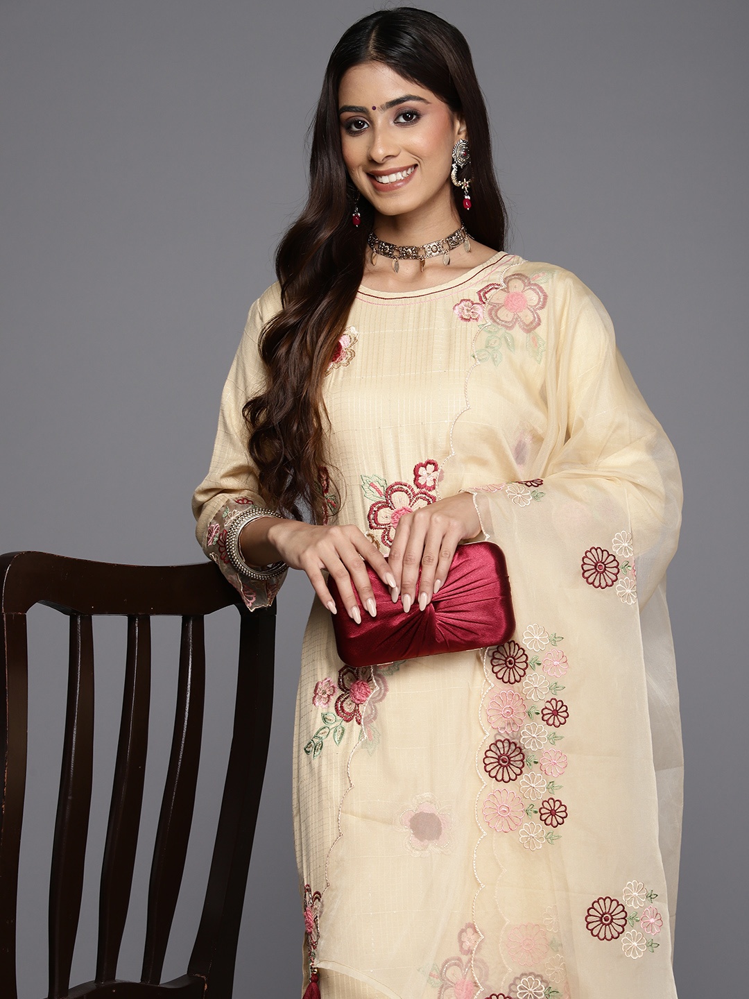 Indo Era Floral Embroidered Regular Beads & Stones Kurta with Trousers & Dupatta, Beige
Indo Era Floral Embroidered Regular Beads & Stones Kurta with Trousers & Dupatta, Beige