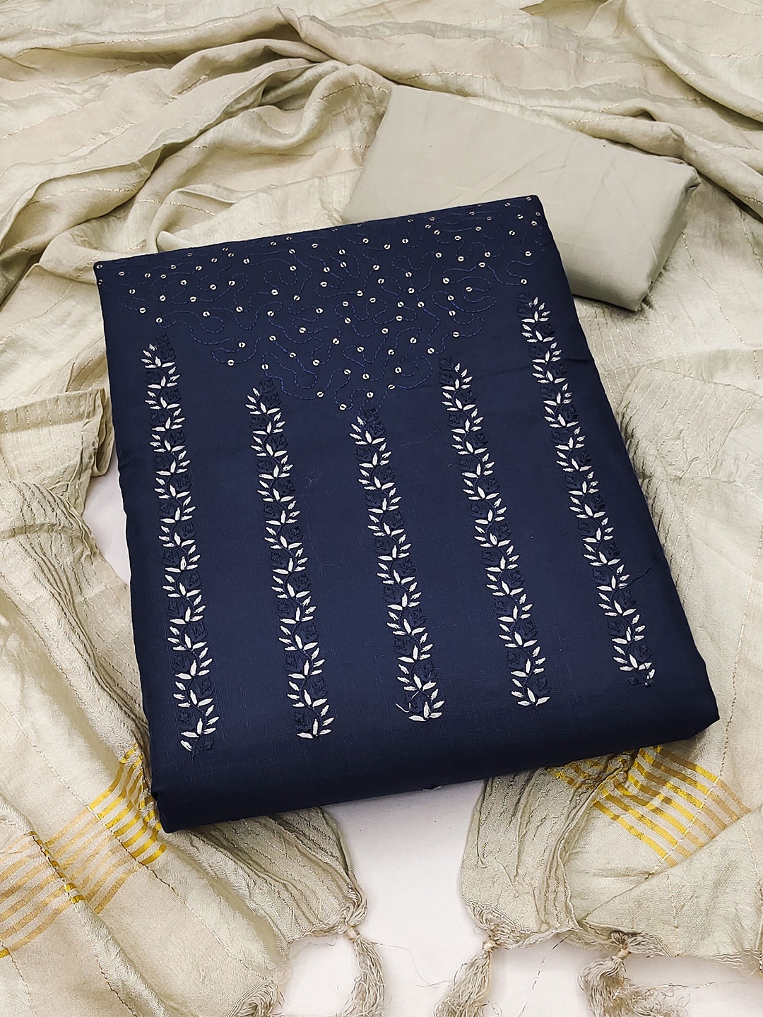 SHADOW & SAINING Floral Embroidered Sequinned Unstitched Dress Material, Blue
SHADOW & SAINING Floral Embroidered Sequinned Unstitched Dress Material, Blue