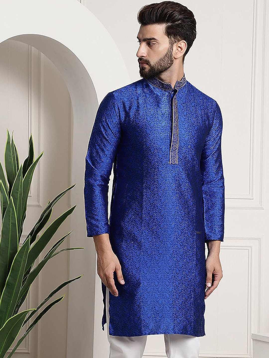 ROYAL KURTA Paisley Woven Design Mandarin Collar Cotton Silk Jacqaurd Straight Kurta, Blue
ROYAL KURTA Paisley Woven Design Mandarin Collar Cotton Silk Jacqaurd Straight Kurta, Blue