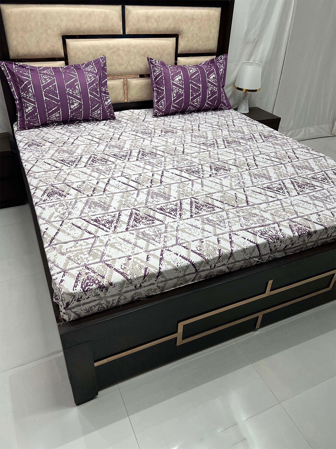 Pure Decor Lifestyle Purple & White 380 TC Pure Cotton King Bedsheet With 2 Pillow Covers
Pure Decor Lifestyle Purple & White 380 TC Pure Cotton King Bedsheet With 2 Pillow Covers