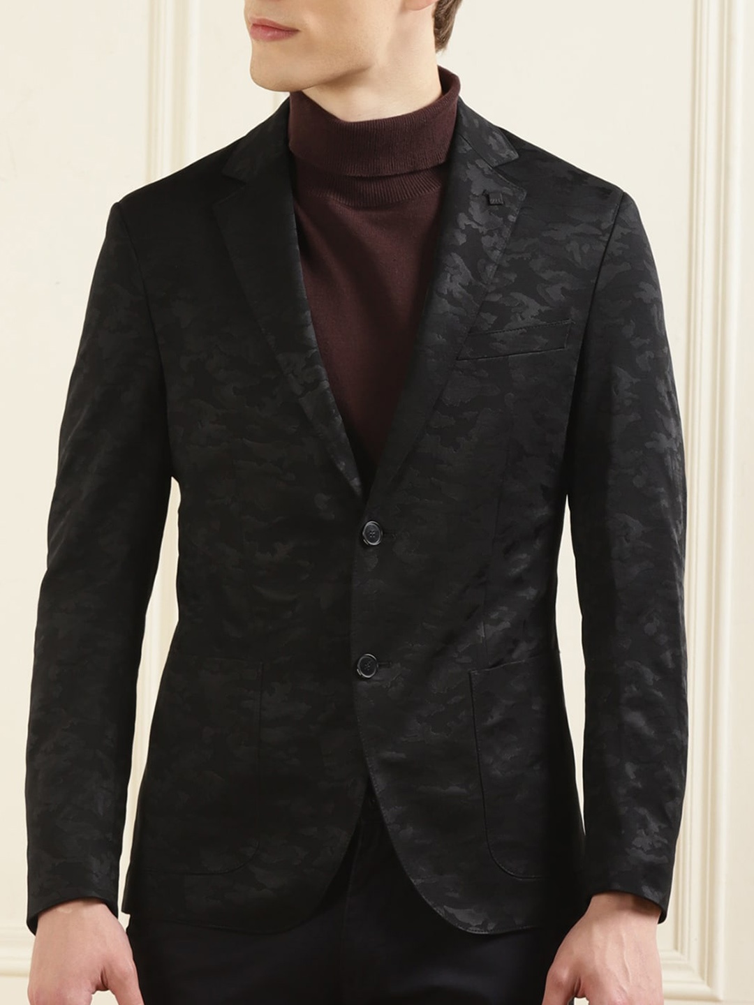 Karl Lagerfeld Self Design Notched Lapel Collar Single-breasted Formal Blazer, Black
Karl Lagerfeld Self Design Notched Lapel Collar Single-breasted Formal Blazer, Black