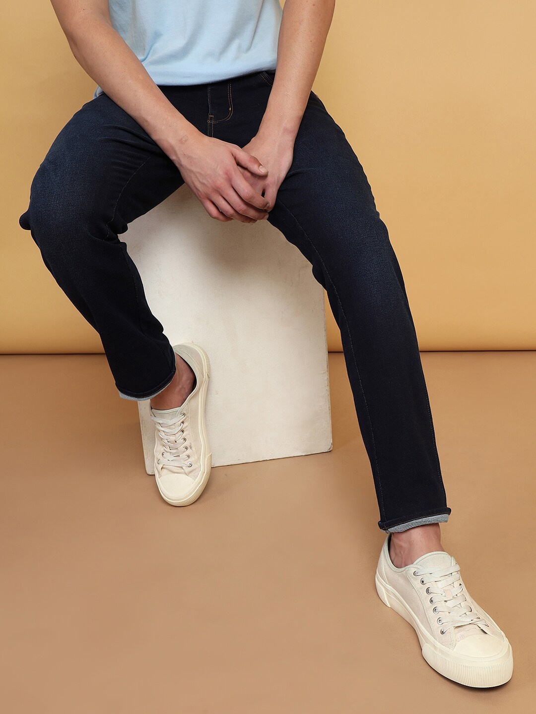 Wrangler Men Skanders Slim Fit Low-Rise Light Fade Clean Look Stretchable Jeans, Blue
Wrangler Men Skanders Slim Fit Low-Rise Light Fade Clean Look Stretchable Jeans, Blue