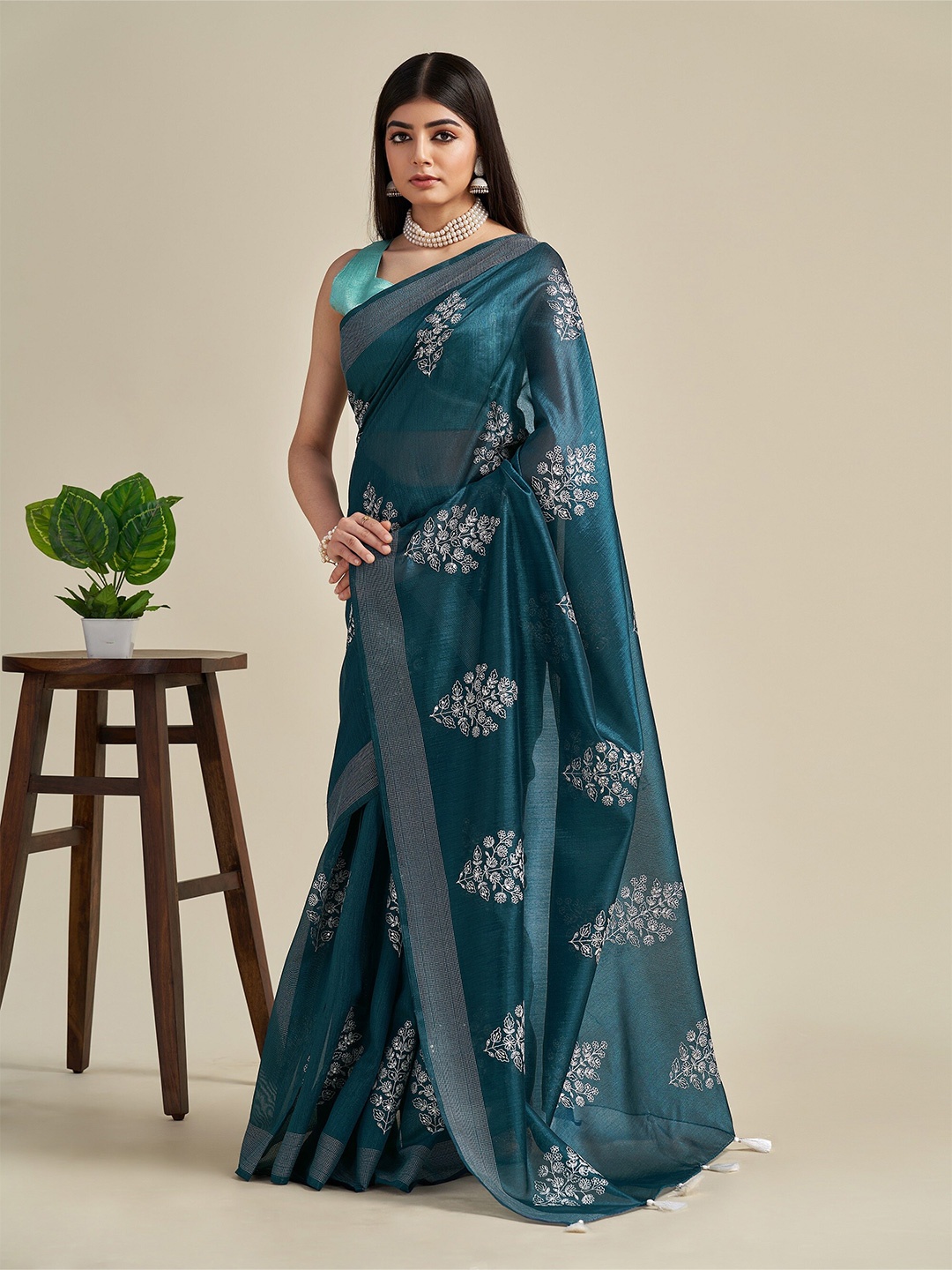 Anouk Floral Embroidered Saree, Teal