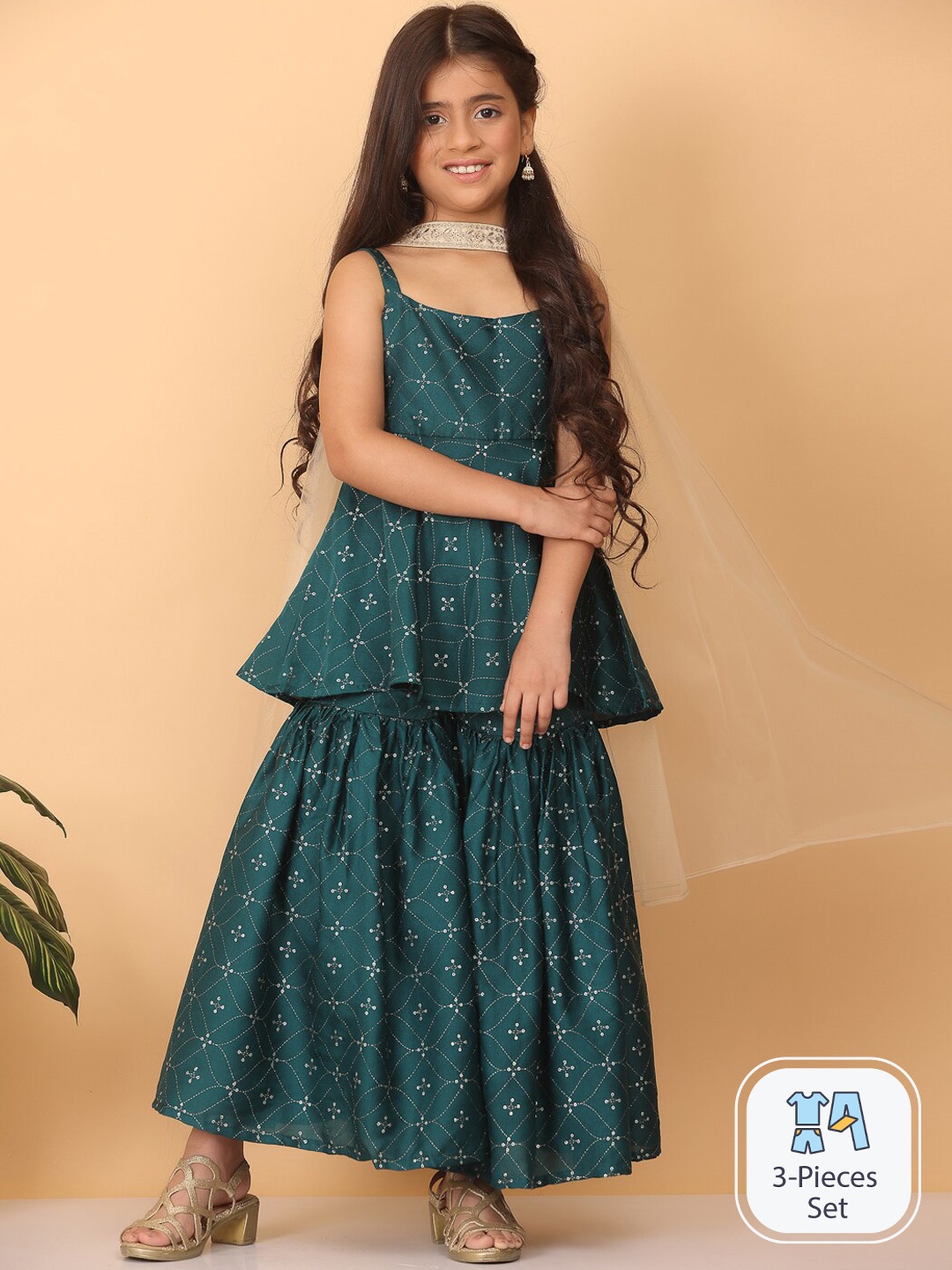 Ethnovog Girls Ethnic Motifs Embroidered Regular Sequinned Kurti with Sharara & Dupatta, Green
Ethnovog Girls Ethnic Motifs Embroidered Regular Sequinned Kurti with Sharara & Dupatta, Green