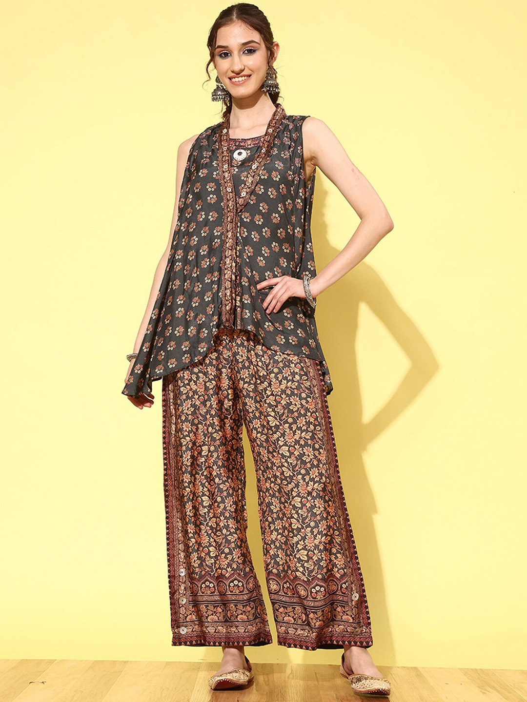ODETTE Floral Printed Sequinned Top & Asymmetrical Jacket With Printed Palazzo, Grey
ODETTE Floral Printed Sequinned Top & Asymmetrical Jacket With Printed Palazzo, Grey