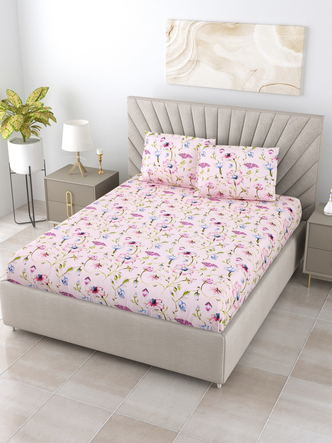 BOMBAY DYEING Cardinal Pink & Green Floral Cotton 120 TC King Bedsheet & 2 Pillow Covers
BOMBAY DYEING Cardinal Pink & Green Floral Cotton 120 TC King Bedsheet & 2 Pillow Covers