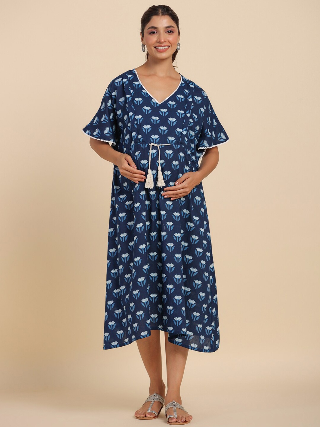 Ikk Kudi by Seerat Floral Printed V-Neck Pure Cotton Maternity Feeding A-Line Midi Dress, Blue
Ikk Kudi by Seerat Floral Printed V-Neck Pure Cotton Maternity Feeding A-Line Midi Dress, Blue