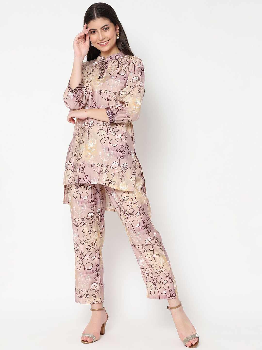 La Vastraa Floral Printed Mandarin Collar High-Low Hem Sequinned Kurta With Trousers, Purple
La Vastraa Floral Printed Mandarin Collar High-Low Hem Sequinned Kurta With Trousers, Purple