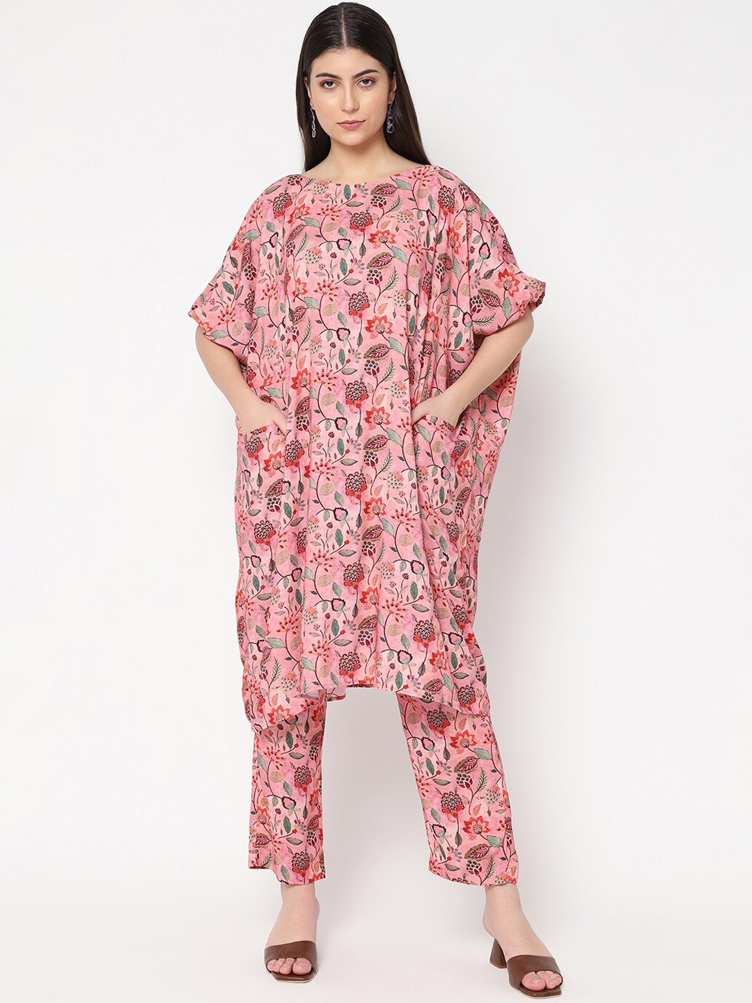 La Vastraa Floral Printed Boat Neck Puffed Sleeves Kurta With Printed Trousers, Pink
La Vastraa Floral Printed Boat Neck Puffed Sleeves Kurta With Printed Trousers, Pink