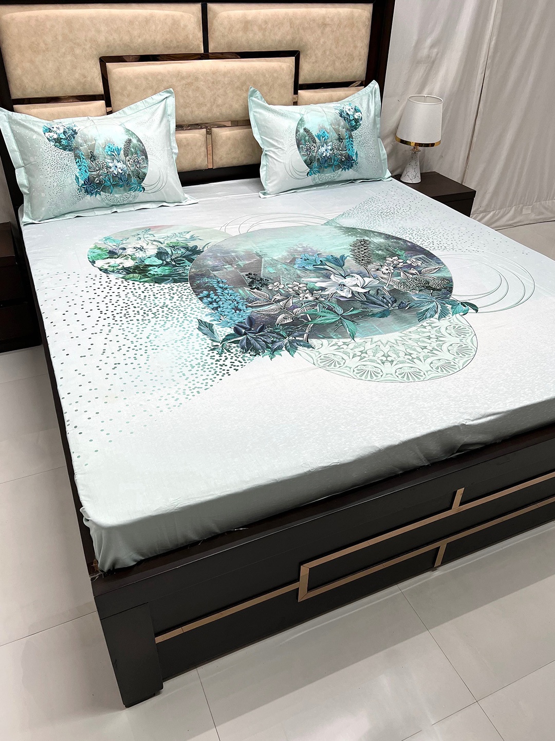 Pure Decor Majestic Green & White Printed Cotton 330 TC King Bedsheet with 2 Pillow Covers
Pure Decor Majestic Green & White Printed Cotton 330 TC King Bedsheet with 2 Pillow Covers