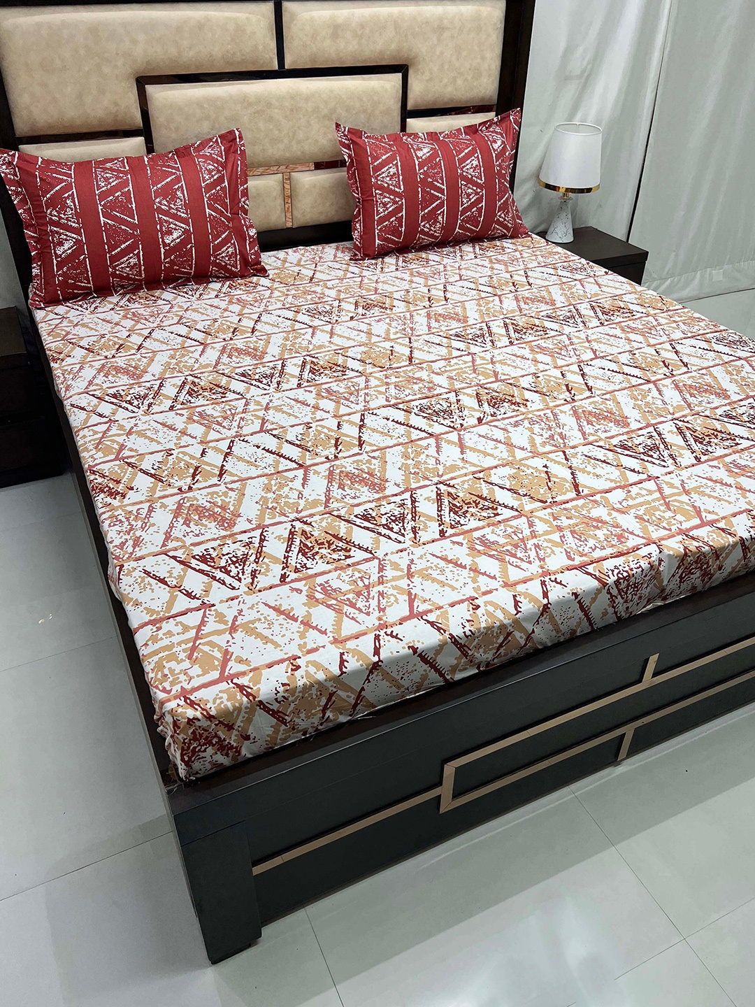 Pure Decor Lifestyle Rust & White Printed Cotton 300 TC King Bedsheet with 2 Pillow Covers
Pure Decor Lifestyle Rust & White Printed Cotton 300 TC King Bedsheet with 2 Pillow Covers