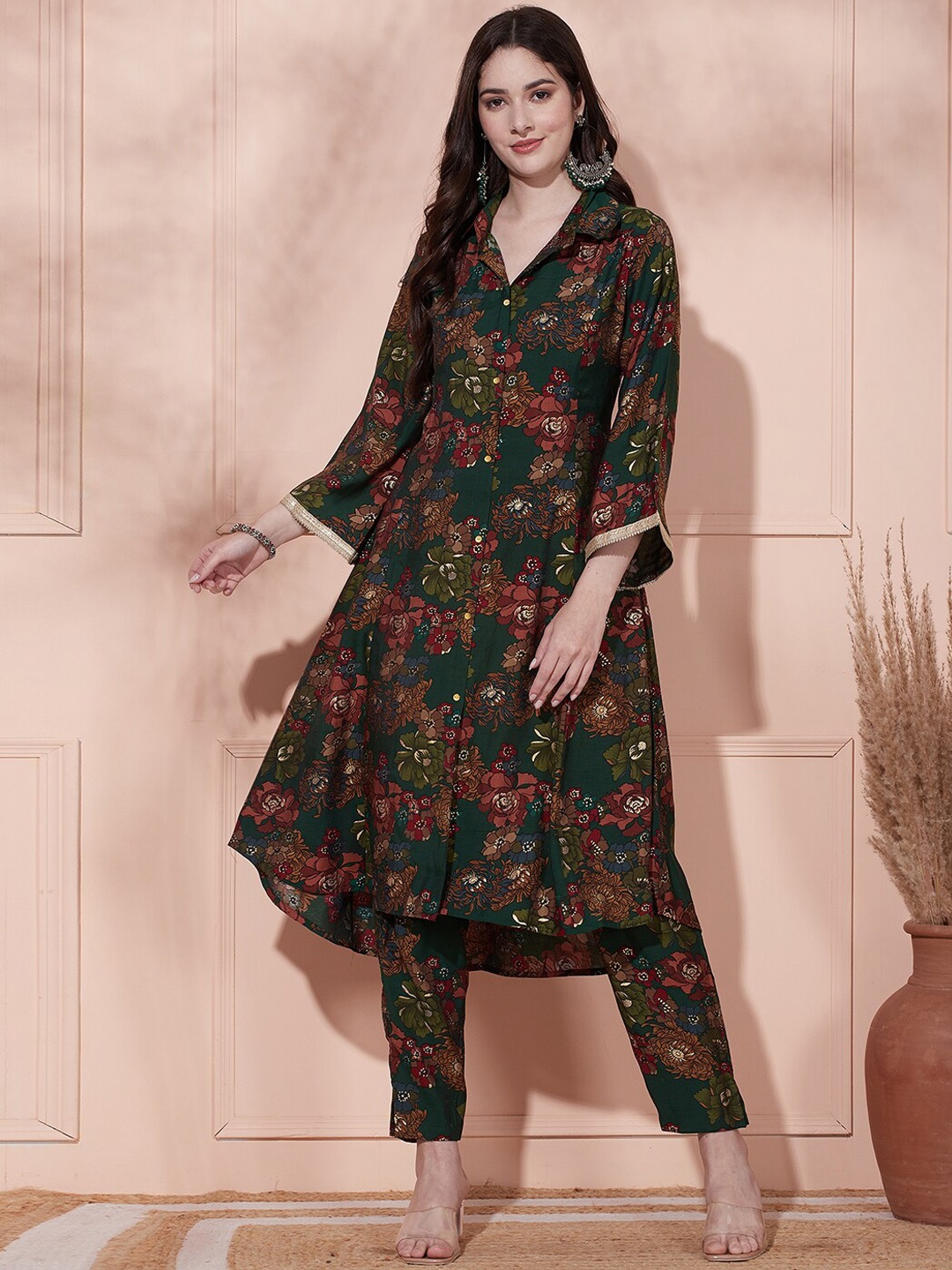 FASHOR Floral Printed Shirt Collar Flared Sleeves High-Low Hem Kurta with Trousers, Green
FASHOR Floral Printed Shirt Collar Flared Sleeves High-Low Hem Kurta with Trousers, Green