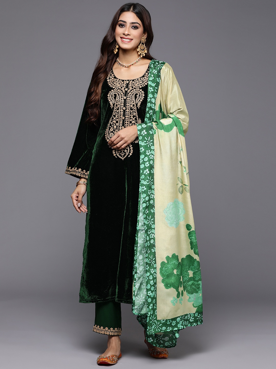 Indo Era Women Floral Yoke Design Regular Velvet Kurta with Trousers & With Dupatta, Green
Indo Era Women Floral Yoke Design Regular Velvet Kurta with Trousers & With Dupatta, Green