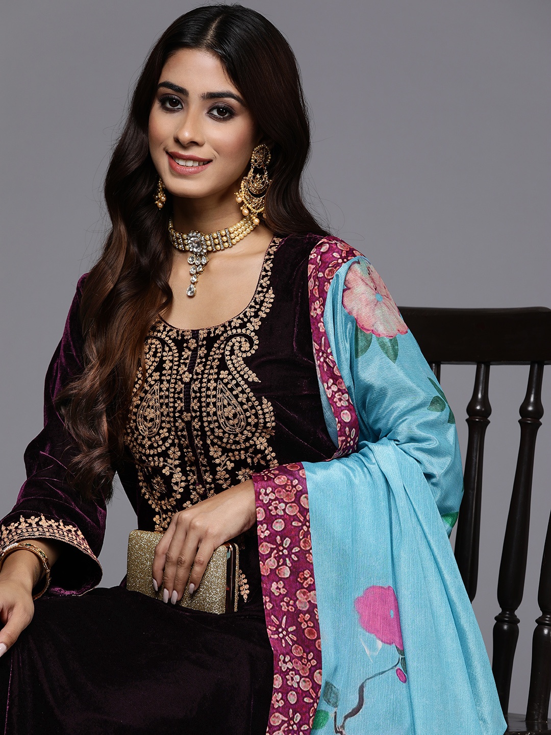Indo Era Women Floral Yoke Design Regular Velvet Kurta with Trousers & With Dupatta, Burgundy
Indo Era Women Floral Yoke Design Regular Velvet Kurta with Trousers & With Dupatta, Burgundy