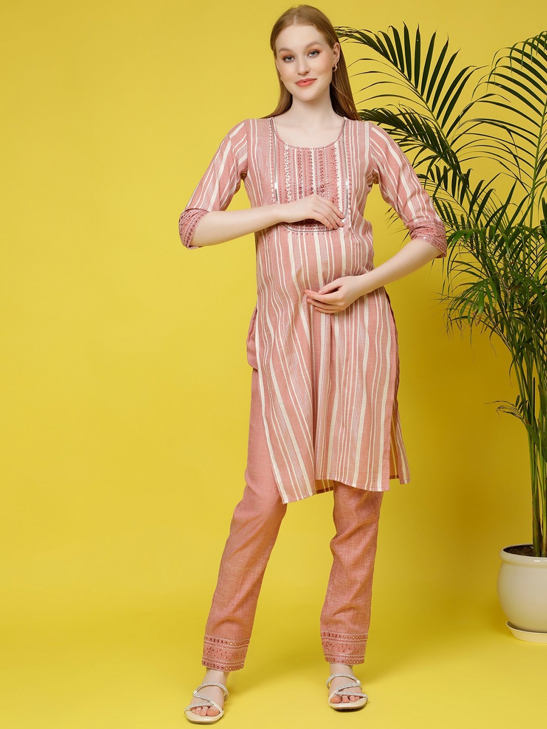 DUMMY SHAPE Ethnic Motifs Embroidered Mirror Work Maternity Kurta With Trousers, Peach
DUMMY SHAPE Ethnic Motifs Embroidered Mirror Work Maternity Kurta With Trousers, Peach