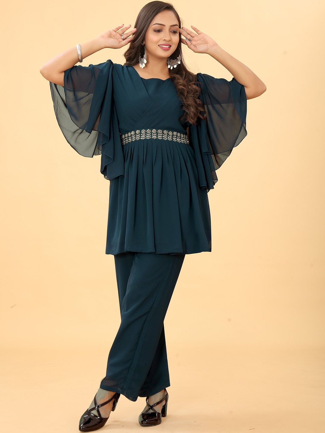 Mclothings Floral Embroidered Flared Sleeve Thread Work Kurta And Trousers Kurta Set, Teal
Mclothings Floral Embroidered Flared Sleeve Thread Work Kurta And Trousers Kurta Set, Teal