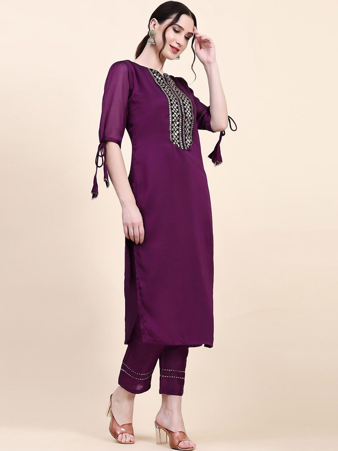 UDBHAV TEXTILE Round Neck Sequinned Detail Puffed Sleeves Regular Kurta with Trousers, Purple
UDBHAV TEXTILE Round Neck Sequinned Detail Puffed Sleeves Regular Kurta with Trousers, Purple