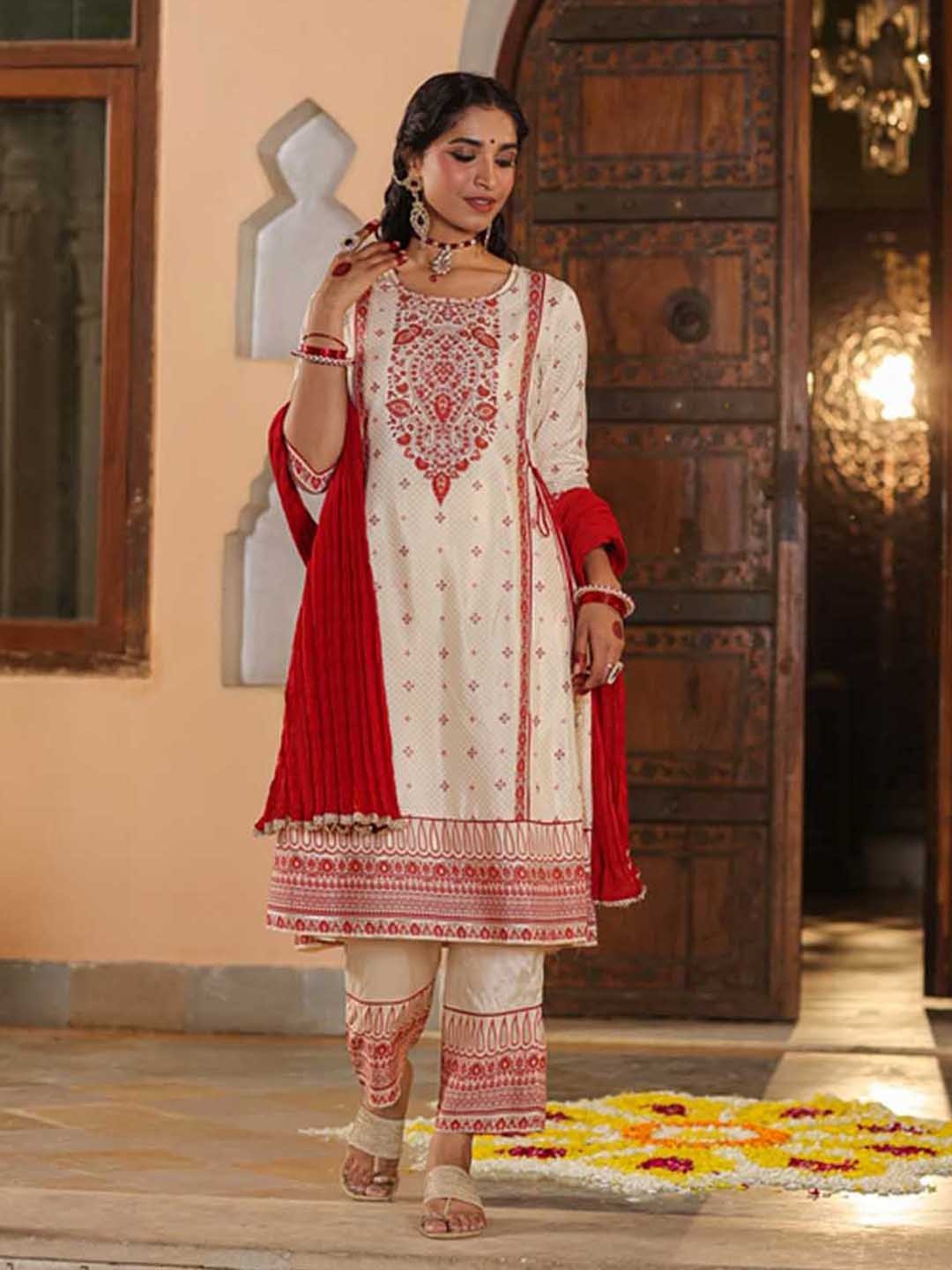 Juniper Ethnic Motifs Printed Beads and Stones Panelled Kurta with Trousers & Dupatta, Beige
Juniper Ethnic Motifs Printed Beads and Stones Panelled Kurta with Trousers & Dupatta, Beige