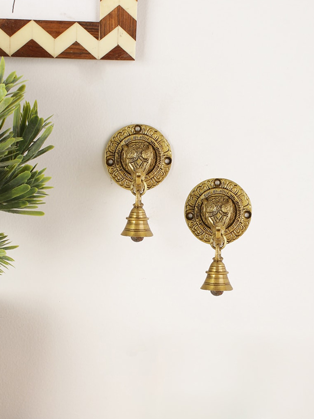 Two Moustaches Yellow 2 Pieces Textured Elephant Face Wall & Door Brass Decorative Bells, Gold
Two Moustaches Yellow 2 Pieces Textured Elephant Face Wall & Door Brass Decorative Bells, Gold