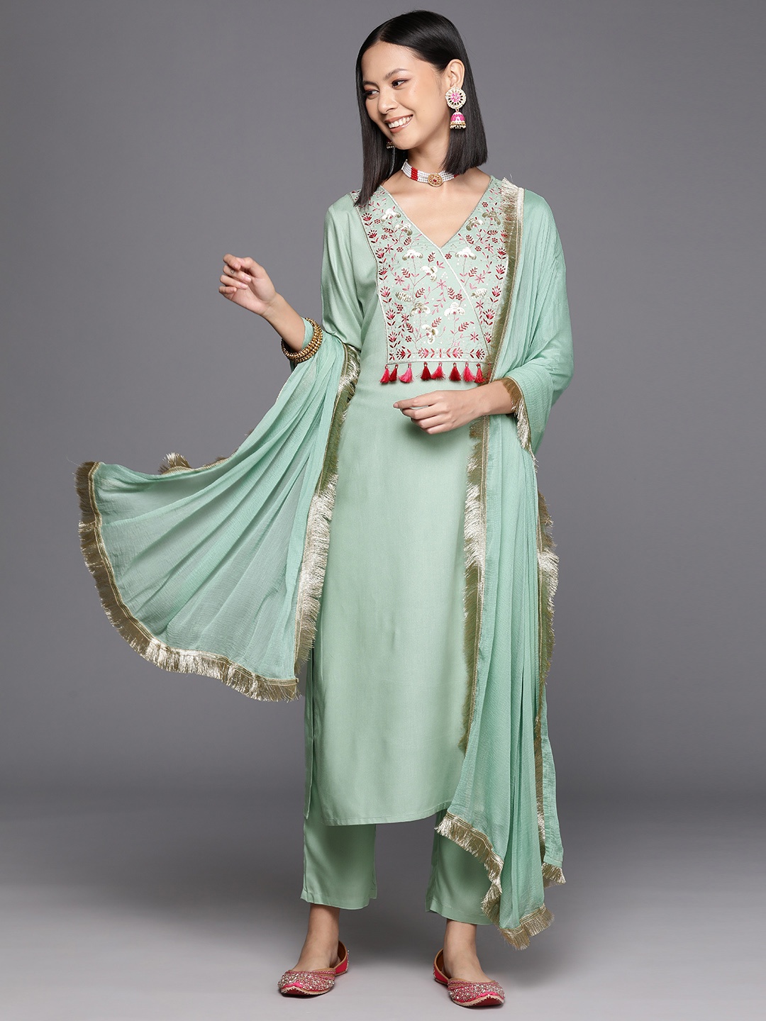 Varanga Women Floral Yoke Design Regular Sequinned Kurta with Trousers & Dupatta, Sea green
Varanga Women Floral Yoke Design Regular Sequinned Kurta with Trousers & Dupatta, Sea green