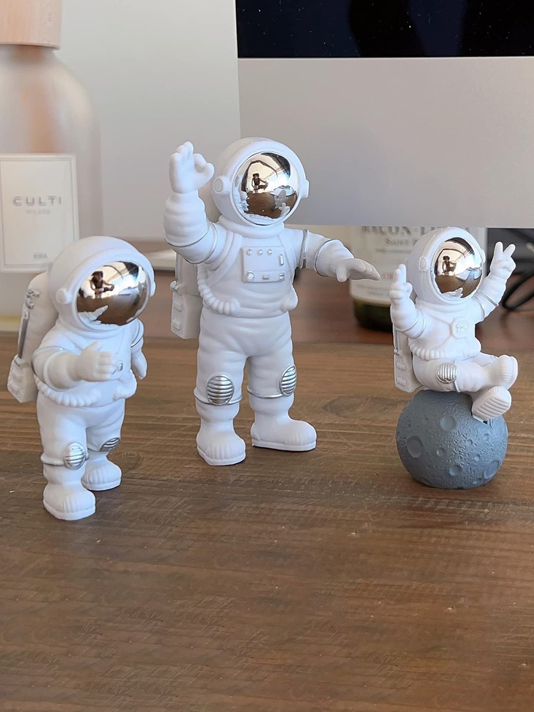 Street27 Silver Toned & White 3 Pieces Metal Plating Astronaut Figurine Showpieces
Street27 Silver Toned & White 3 Pieces Metal Plating Astronaut Figurine Showpieces
