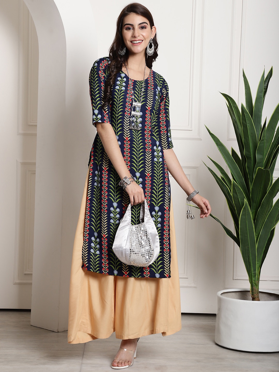 7Threads Floral Print Round Neck Three-Quarter Sleeve Straight Kurta, Navy blue
7Threads Floral Print Round Neck Three-Quarter Sleeve Straight Kurta, Navy blue