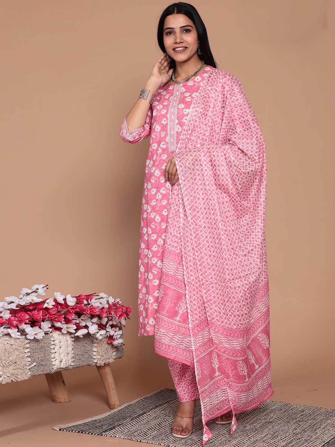 Meena Bazaar Ethnic Motifs Printed Regular Gotta Patti Kurta with Trousers & With Dupatta, Pink
Meena Bazaar Ethnic Motifs Printed Regular Gotta Patti Kurta with Trousers & With Dupatta, Pink