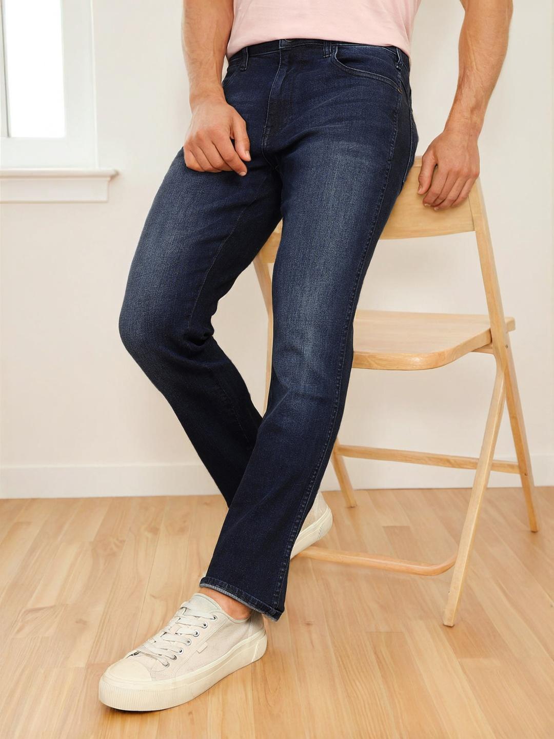 Wrangler Men Millard Mid-Rise Dark Shade Light Fade Clean Look Stretchable Jeans, Blue
Wrangler Men Millard Mid-Rise Dark Shade Light Fade Clean Look Stretchable Jeans, Blue