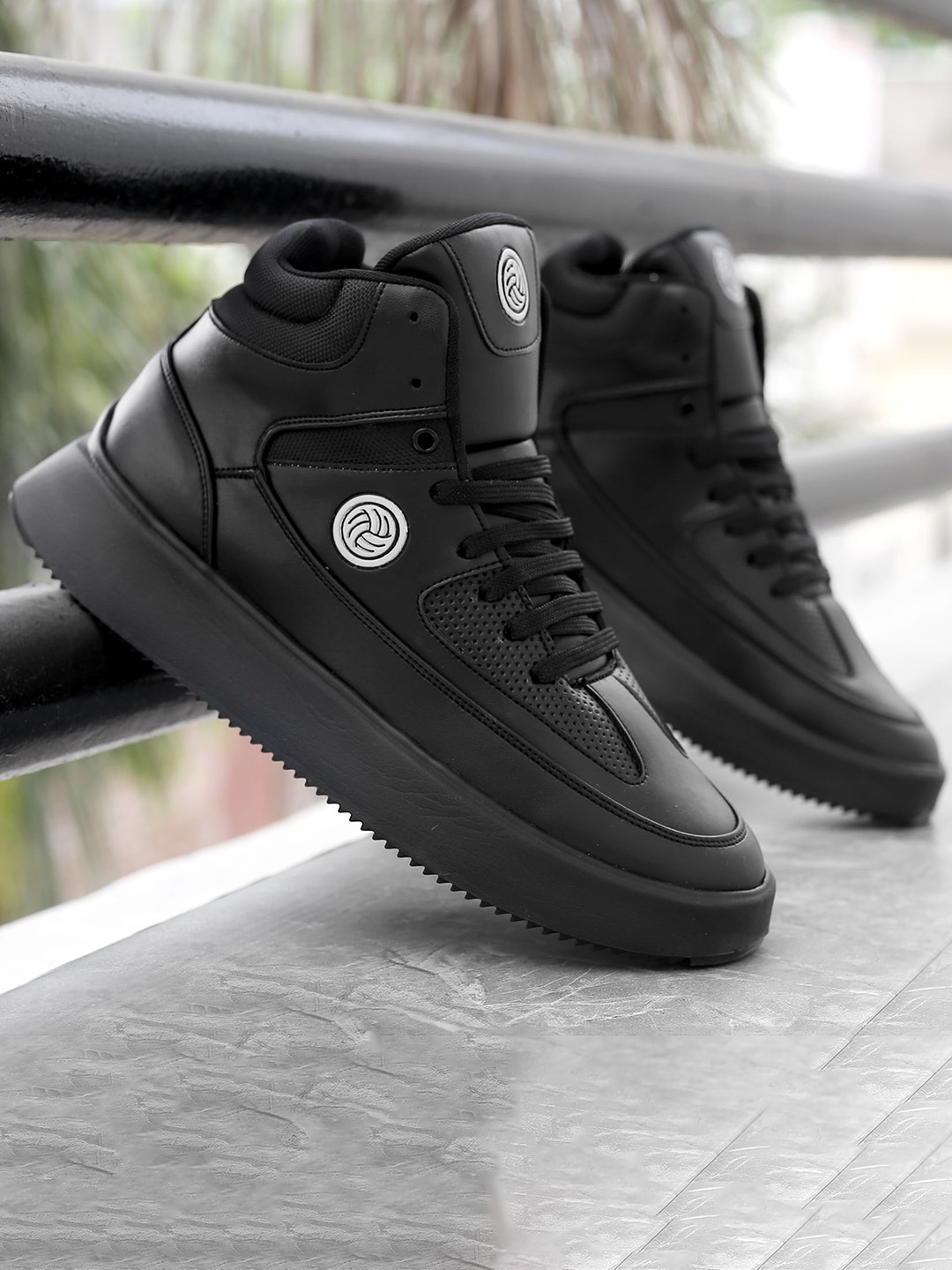 bacca bucci Men Stormbreaker Perforated 360 degree Cushioning Mid-Top Sneakers, Black
bacca bucci Men Stormbreaker Perforated 360 degree Cushioning Mid-Top Sneakers, Black